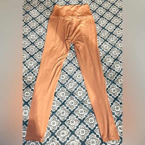 Women’s Workout Set Light Pink Leggings + Criss-cross Cami - Picture 15 of 15